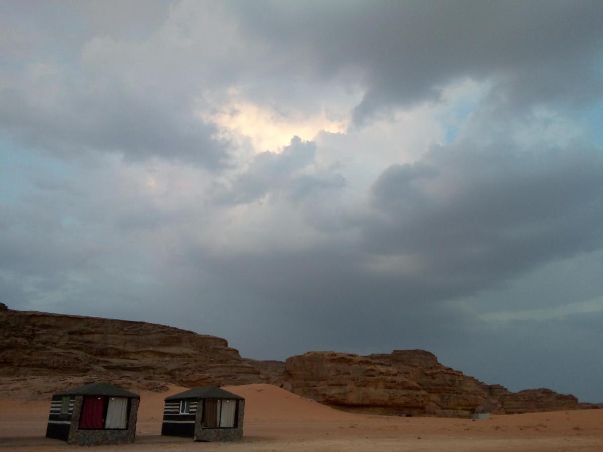 Mozoon Camp Hotel Wadi Rum Buitenkant foto
